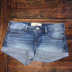 Low rise Hollister shorts
